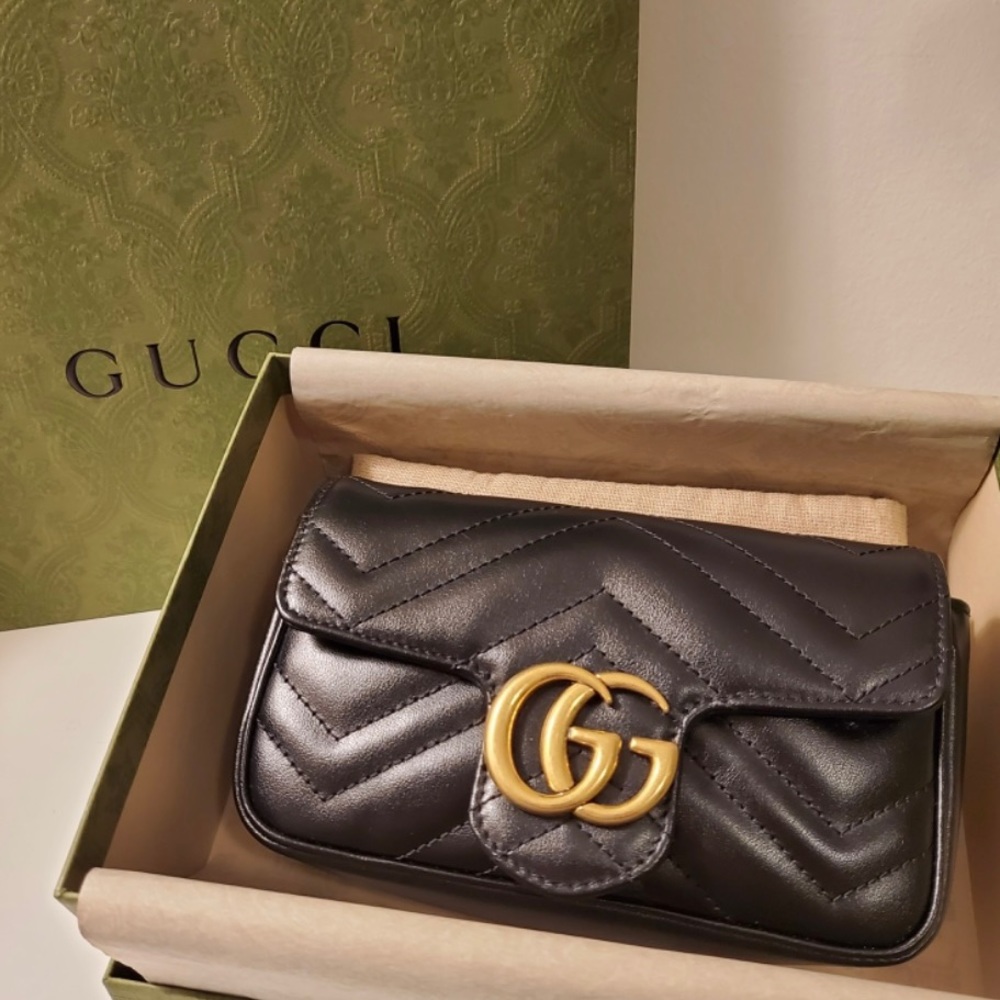 Gucci Marmont matelasse leather super mini bag